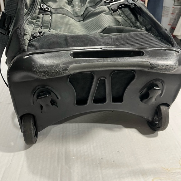 OSPREY SOJOURN 45 WHEELED TRAVEL PACK - Picture 4 of 15